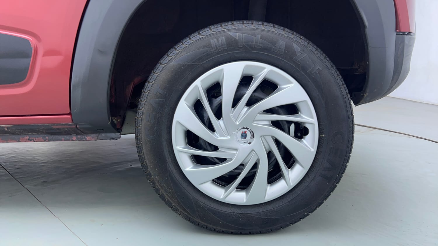 Used 2016 Renault Kwid RXT Petrol Manual tyres LEFT REAR TYRE RIM VIEW