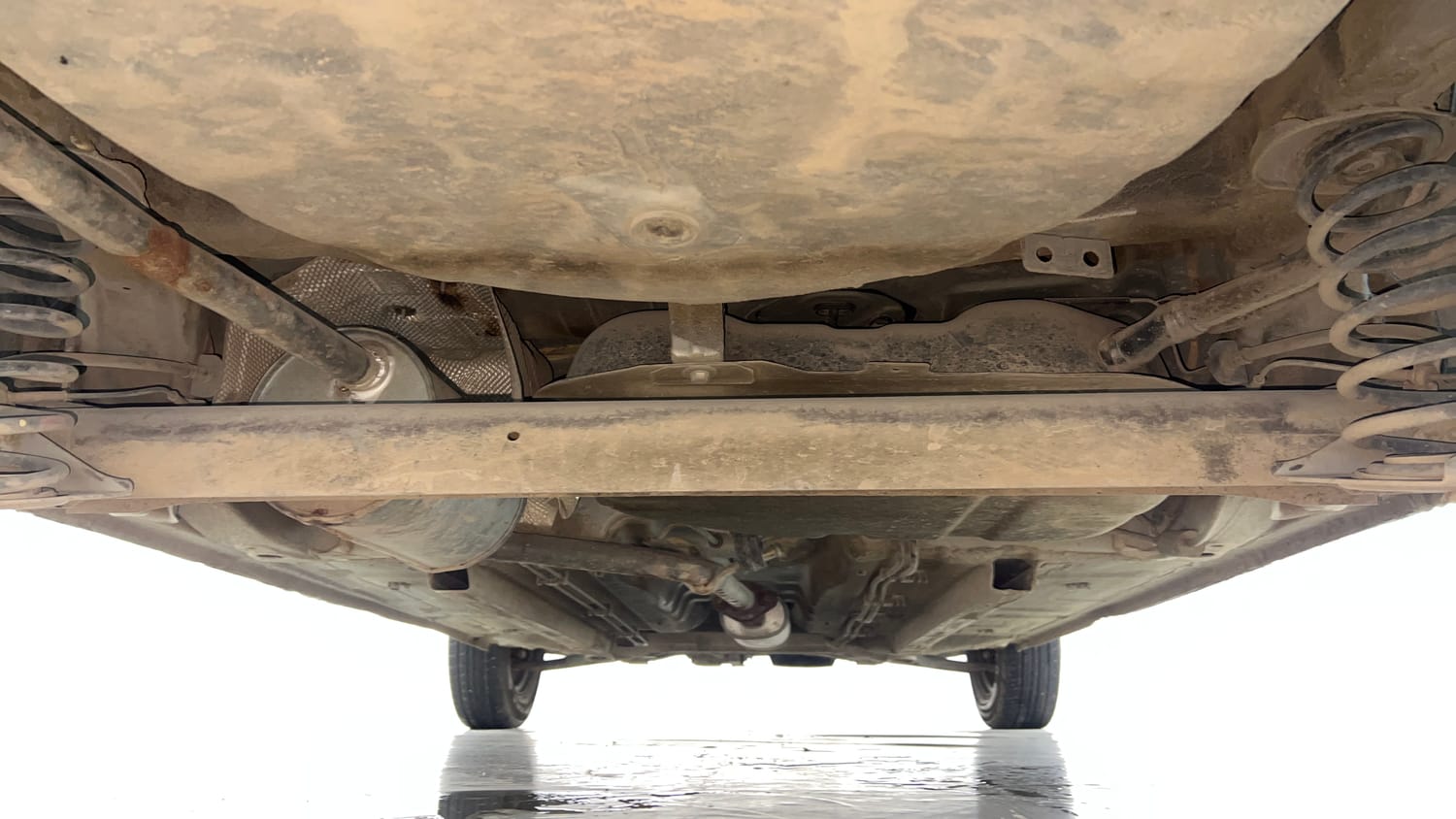 Used 2020 Renault Kwid 1.0 RXT AMT Opt Petrol Automatic extra REAR UNDERBODY VIEW (TAKEN FROM REAR)