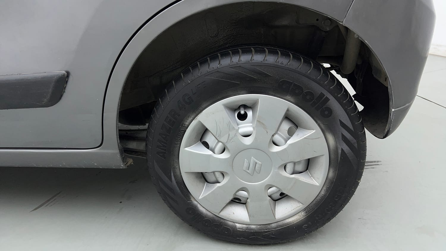 Used 2015 Maruti Suzuki Wagon R LXI CNG Cng Manual tyres LEFT REAR TYRE RIM VIEW