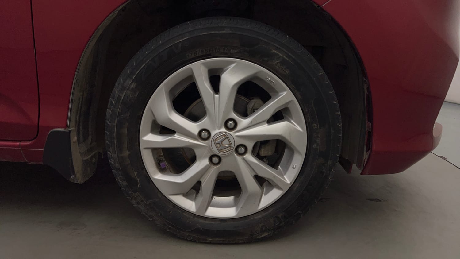 Used 2019 Honda Amaze 1.2 VX CVT Petrol Petrol Automatic tyres RIGHT FRONT TYRE RIM VIEW