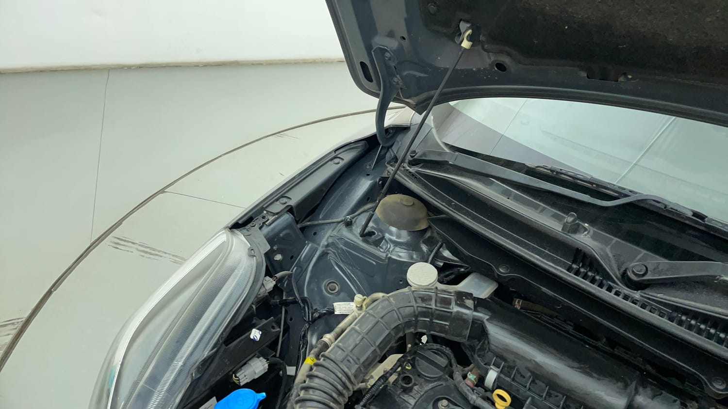 Used 2021 Maruti Suzuki Baleno Zeta Automatic Petrol Automatic engine ENGINE RIGHT SIDE HINGE & APRON VIEW