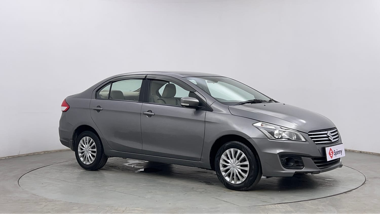 Used 2018 Maruti Suzuki Ciaz Sigma 1.4 MT Petrol Manual exterior RIGHT FRONT CORNER VIEW