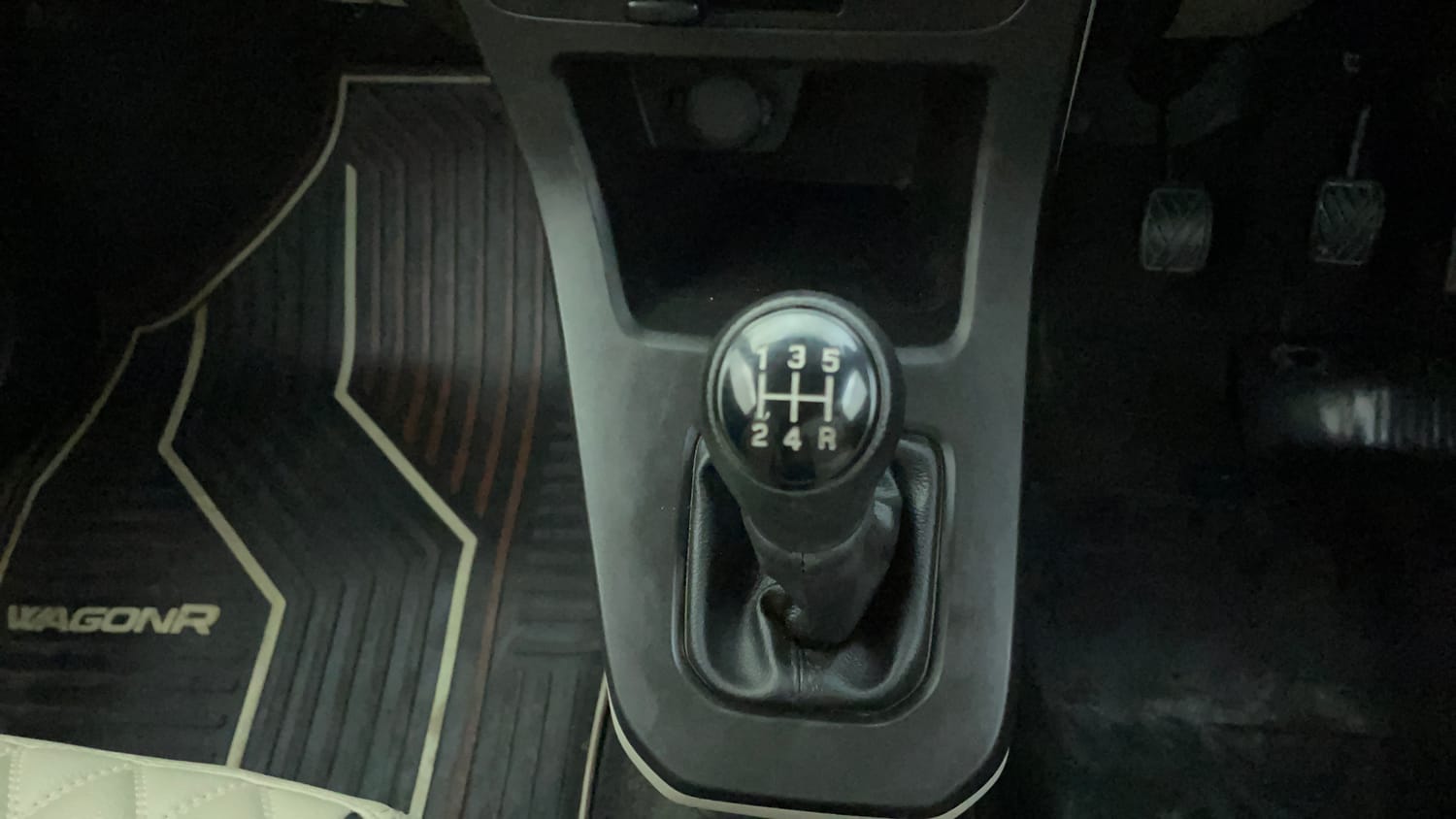 Used 2022 Maruti Suzuki Wagon R ZXI 1.2 Petrol Manual interior GEAR  KNOB VIEW