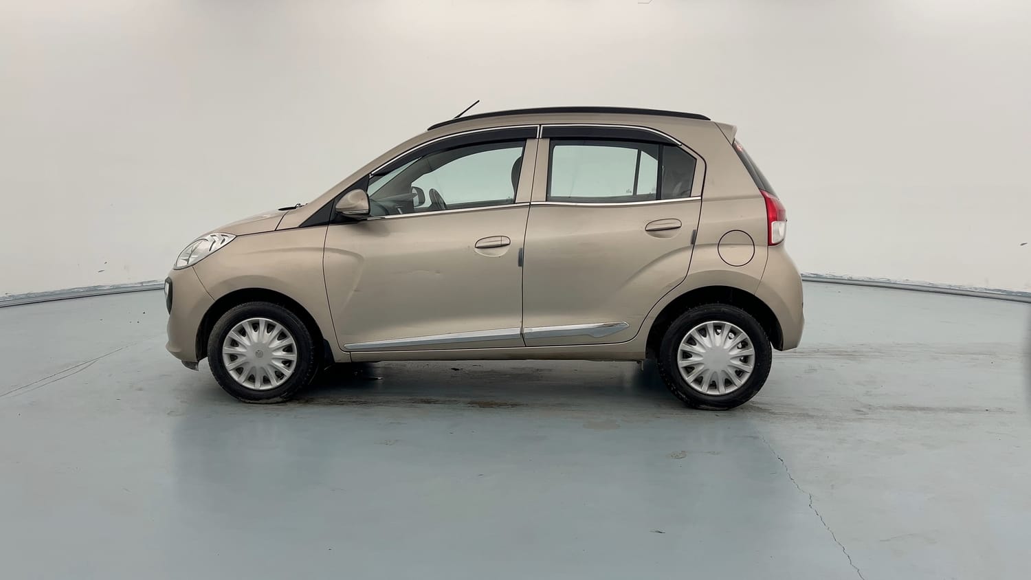 Used 2018 Hyundai Santro Asta Petrol Manual exterior LEFT SIDE VIEW