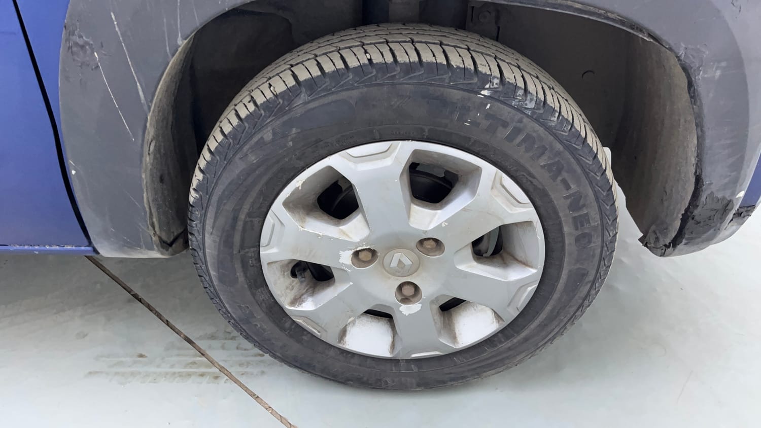 Used 2018 Renault Kwid CLIMBER 1.0 Petrol Manual tyres RIGHT FRONT TYRE RIM VIEW
