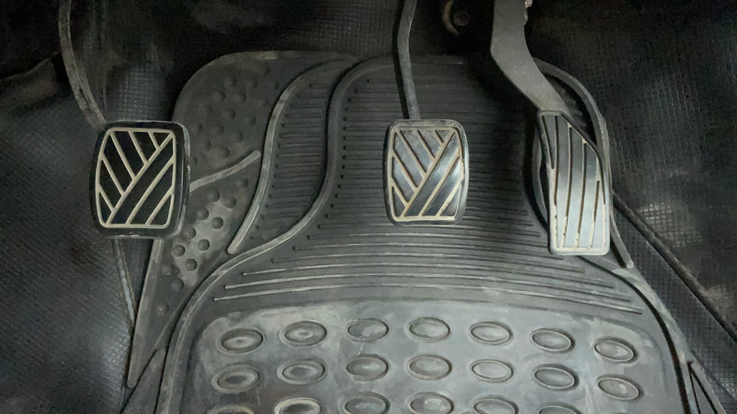 Used 2013 Maruti Suzuki Ritz Vxi BS-IV Petrol Manual interior PEDALS VIEW