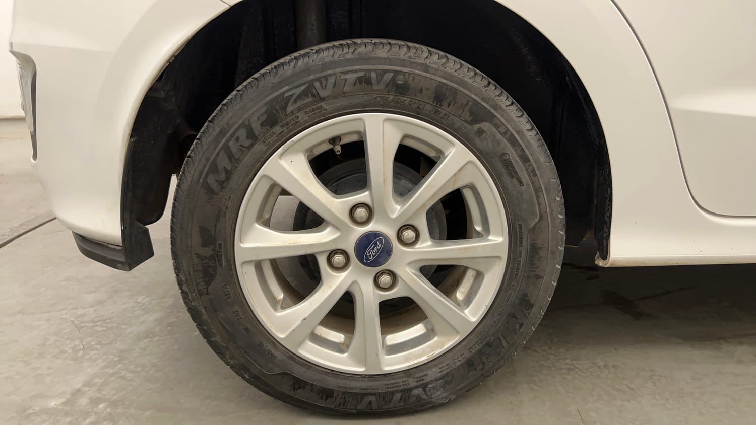 Used 2019 Ford Figo Titanium 1.2 Ti-VCT MT Petrol Manual tyres RIGHT REAR TYRE RIM VIEW