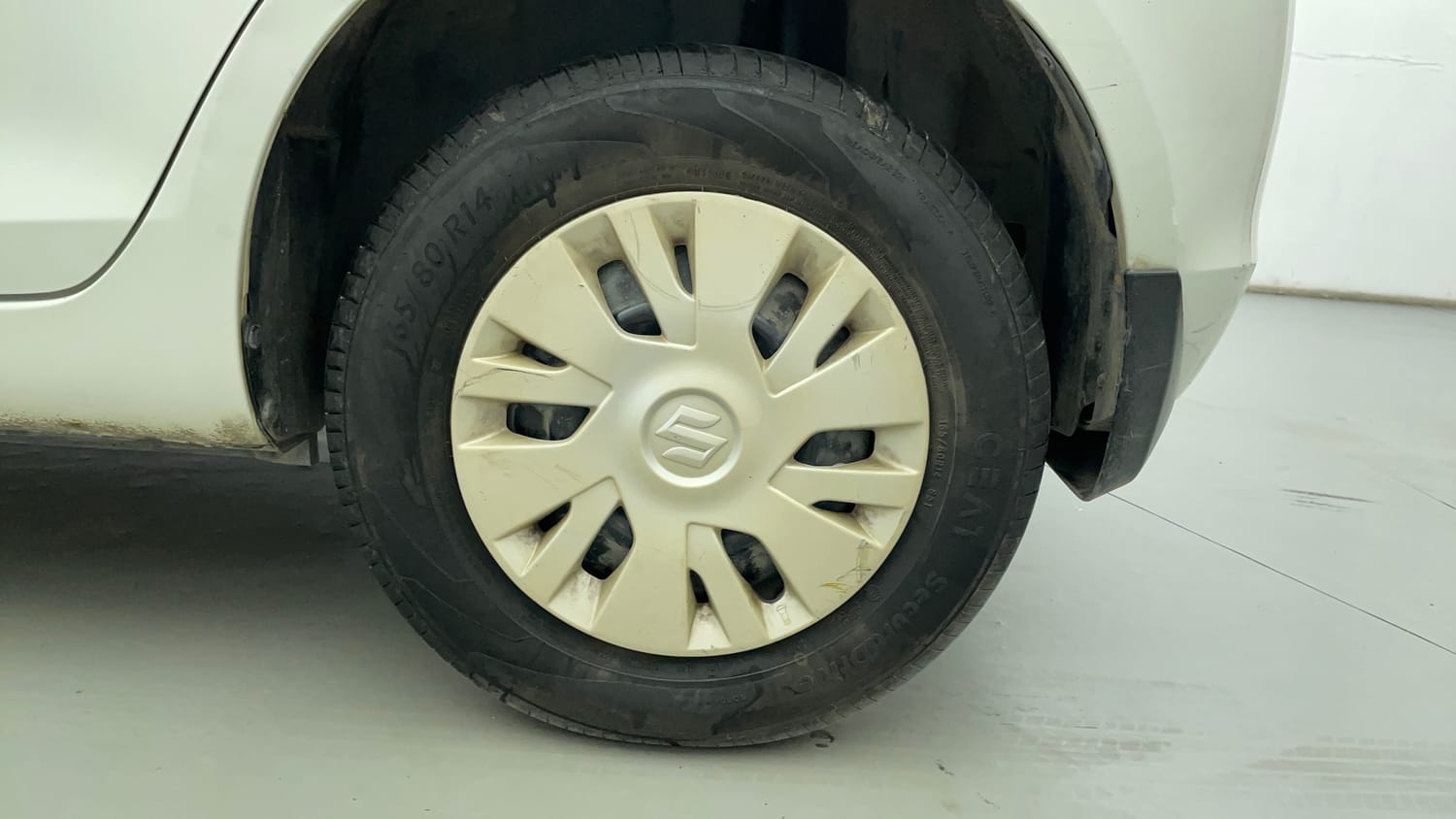 Used 2014 Maruti Suzuki Swift VXi Petrol Manual tyres LEFT REAR TYRE RIM VIEW