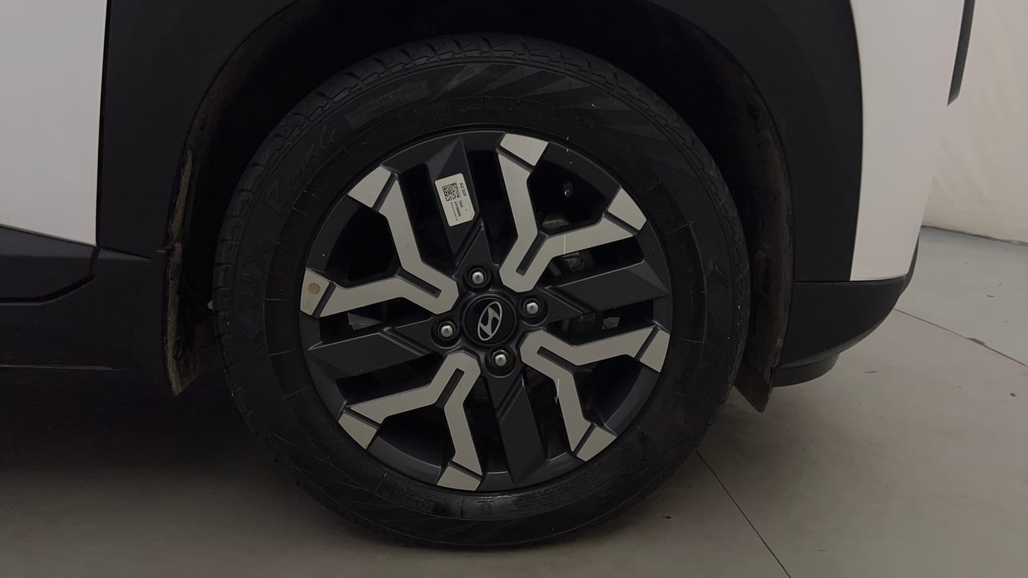 Used 2025 Hyundai Exter SX (O) Connect 1.2 AMT Petrol Automatic tyres RIGHT FRONT TYRE RIM VIEW