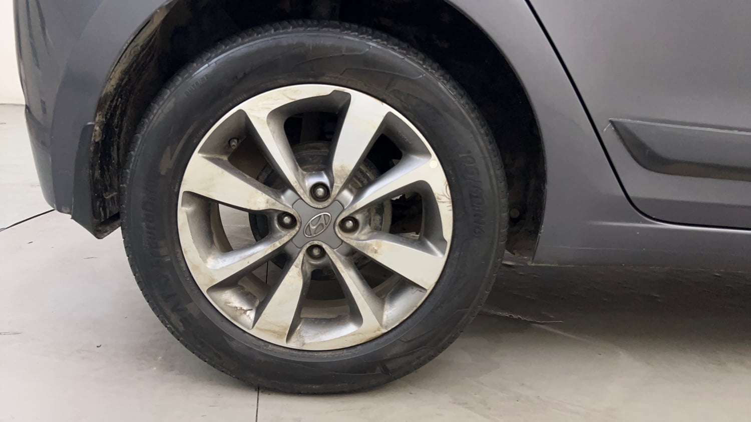 Used 2015 Hyundai Elite i20 Asta 1.2 Petrol Manual tyres RIGHT REAR TYRE RIM VIEW