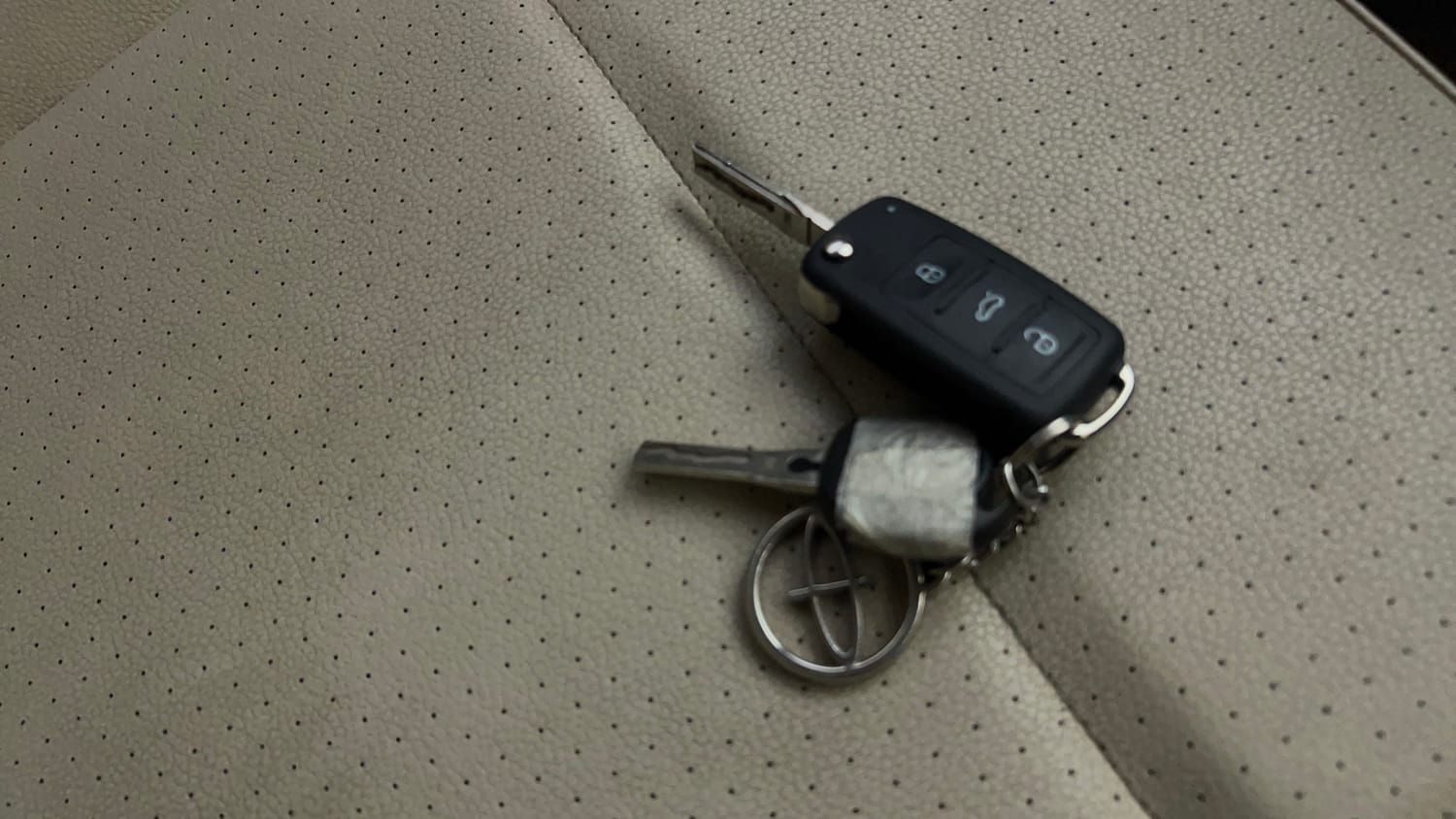 Used 2016 Skoda Rapid 1.5 TDI CR Style Plus AT Diesel Automatic extra CAR KEY VIEW