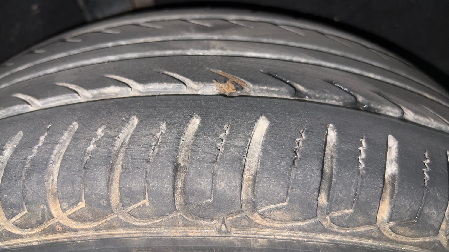 Used 2018 Ford EcoSport Titanium 1.5L Ti-VCT Petrol Manual tyres RIGHT REAR TYRE TREAD VIEW
