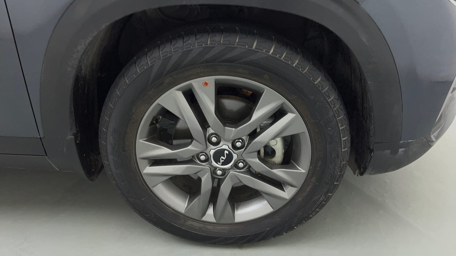 Used 2021 kia Seltos HTX 1.5 IVT Petrol Automatic tyres RIGHT FRONT TYRE RIM VIEW