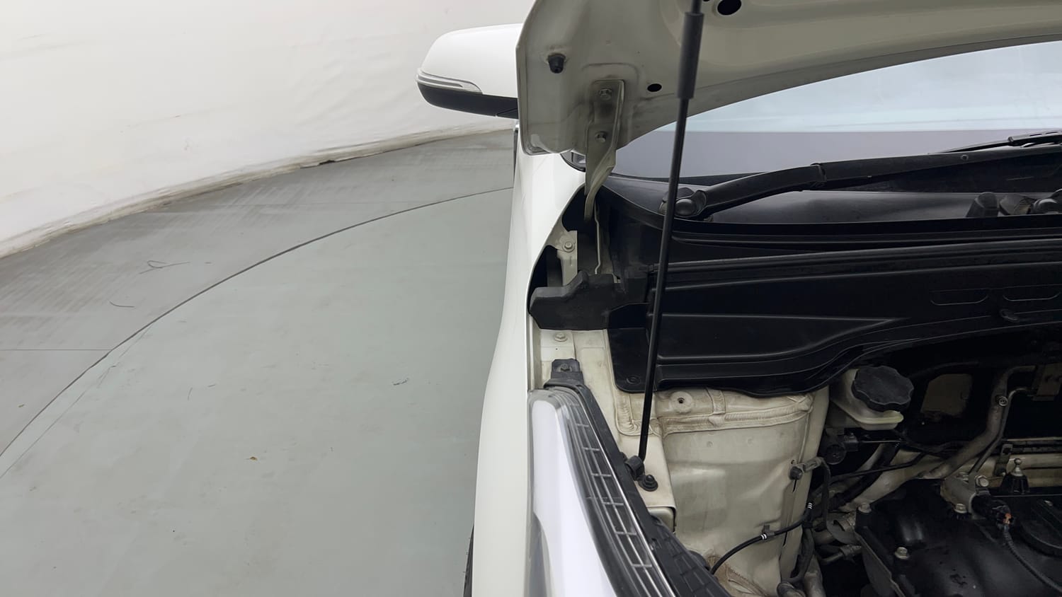 Used 2018 Hyundai Creta SX 1.6 AT Petrol Petrol Automatic engine ENGINE RIGHT SIDE HINGE & APRON VIEW