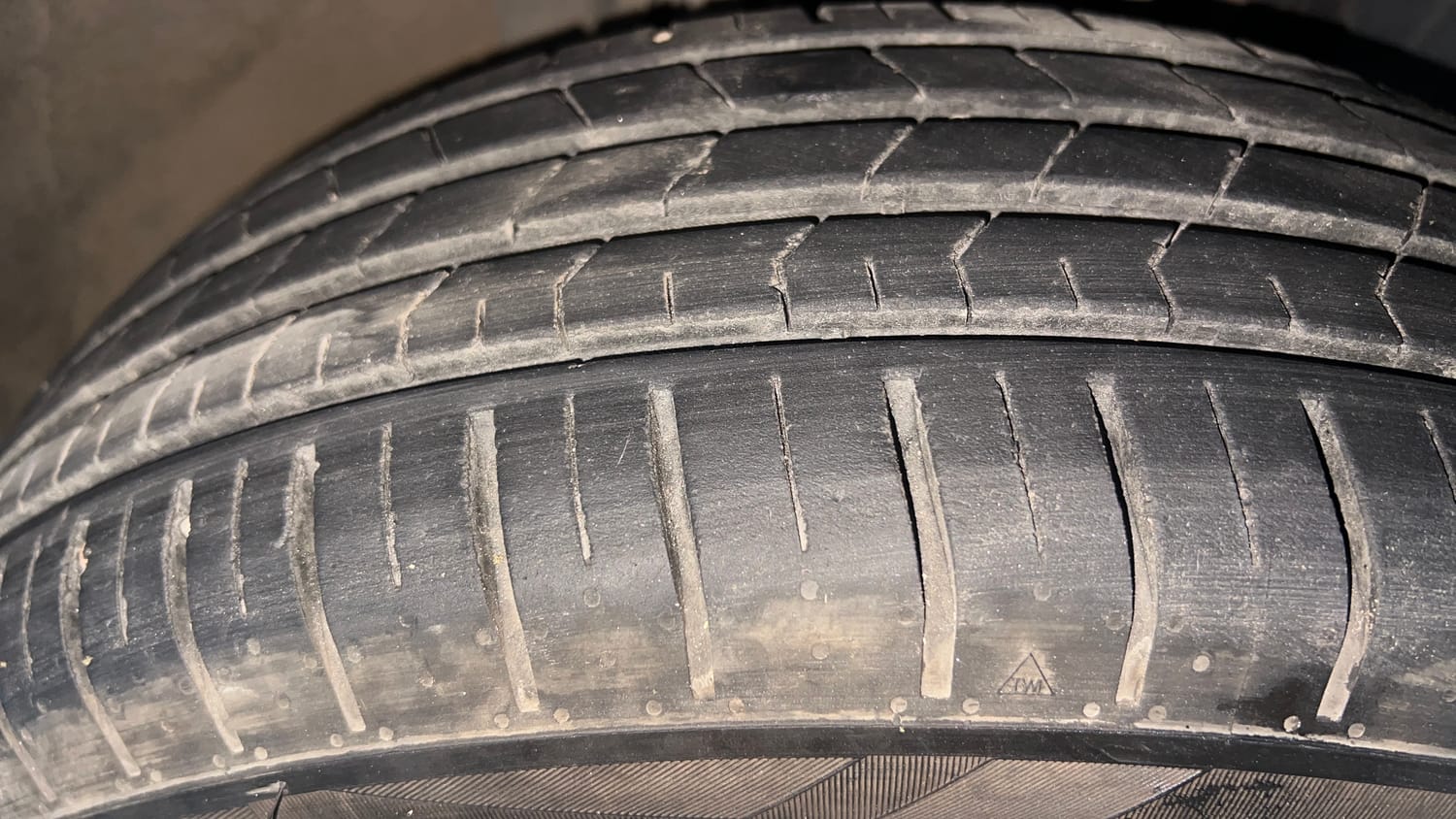 Used 2021 Nissan Magnite XV Premium Petrol + CNG(Outside Fitted) Cng Manual tyres RIGHT FRONT TYRE TREAD VIEW