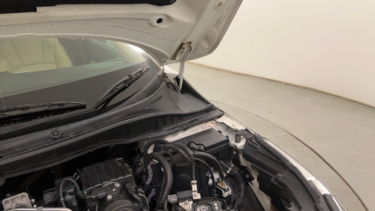 Used 2023 Honda City ZX CVT Petrol Petrol Automatic engine ENGINE LEFT SIDE HINGE & APRON VIEW