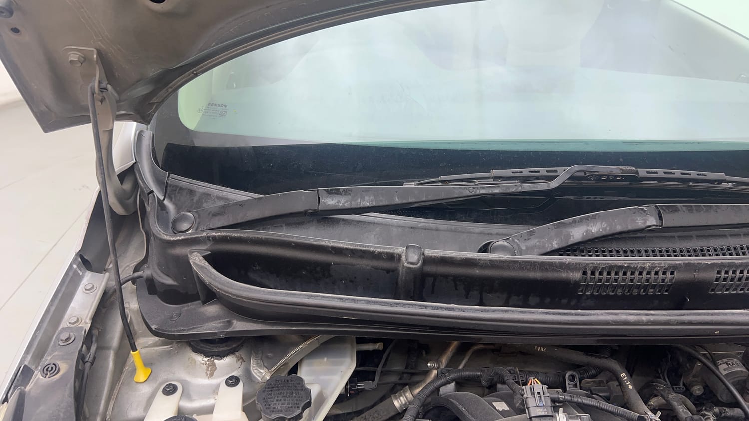 Used 2019 Hyundai Santro Sportz CNG Cng Manual engine ENGINE RIGHT SIDE HINGE & APRON VIEW