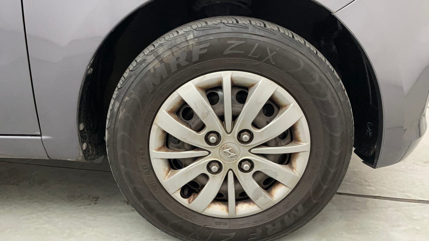 Used 2016 Hyundai i10 Sportz 1.1 iRDE2 Petrol Manual tyres RIGHT FRONT TYRE RIM VIEW