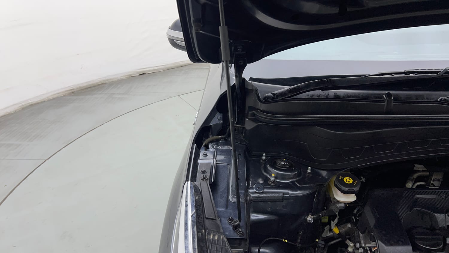 Used 2021 kia Seltos HTX 1.5 IVT Petrol Automatic engine ENGINE RIGHT SIDE HINGE & APRON VIEW