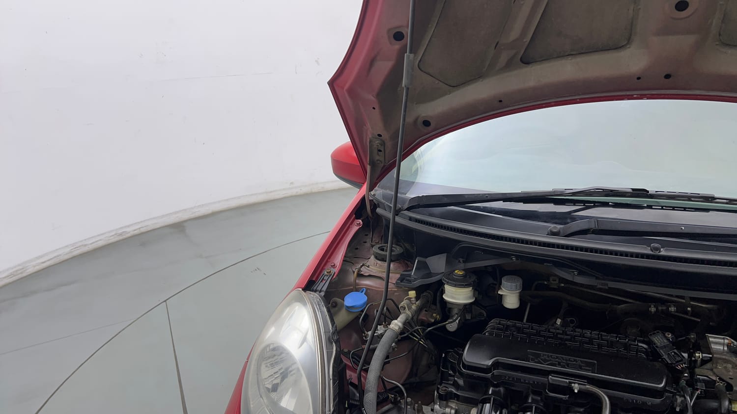 Used 2013 Honda Brio S MT Petrol Manual engine ENGINE RIGHT SIDE HINGE & APRON VIEW