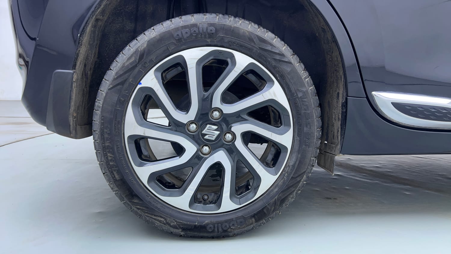 Used 2024 Maruti Suzuki Baleno Alpha AGS Petrol Automatic tyres RIGHT REAR TYRE RIM VIEW