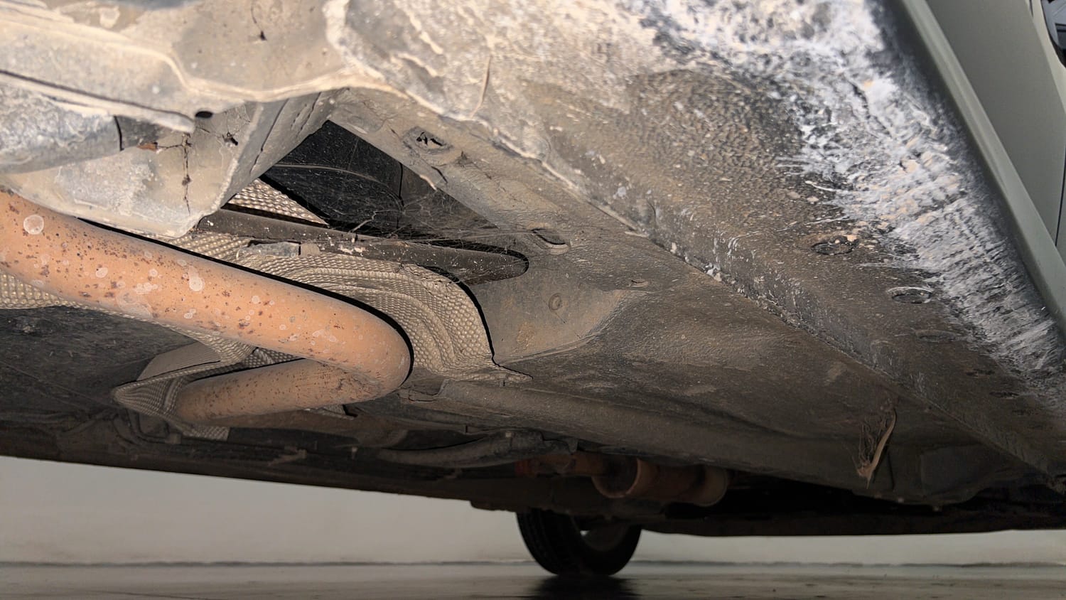 Used 2016 Ford Figo Titanium 1.5 Ti-VCT AT Petrol Automatic extra REAR RIGHT UNDERBODY VIEW
