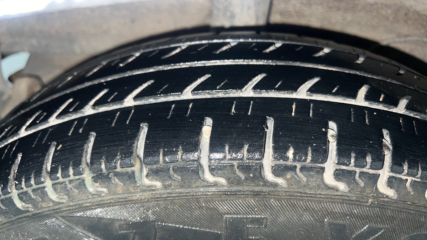 Used 2022 hyundai Santro Sportz Executive CNG Cng Manual tyres RIGHT REAR TYRE TREAD VIEW