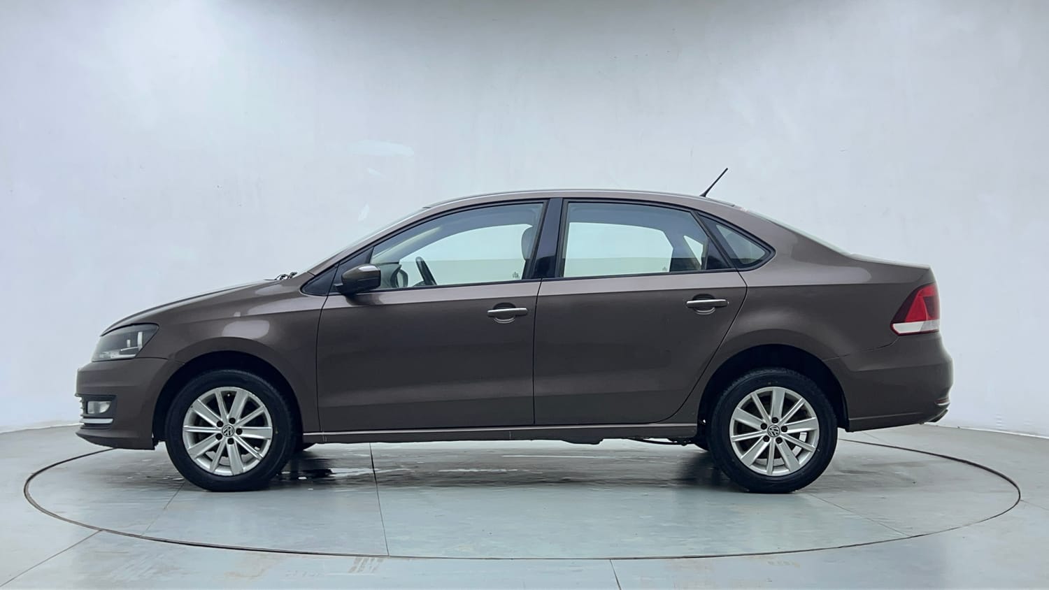 Used 2016 Volkswagen Vento Highline Petrol AT Petrol Automatic exterior LEFT SIDE VIEW