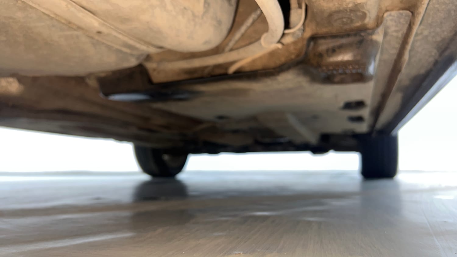 Used 2016 Volkswagen Vento Highline Petrol AT Petrol Automatic extra REAR RIGHT UNDERBODY VIEW