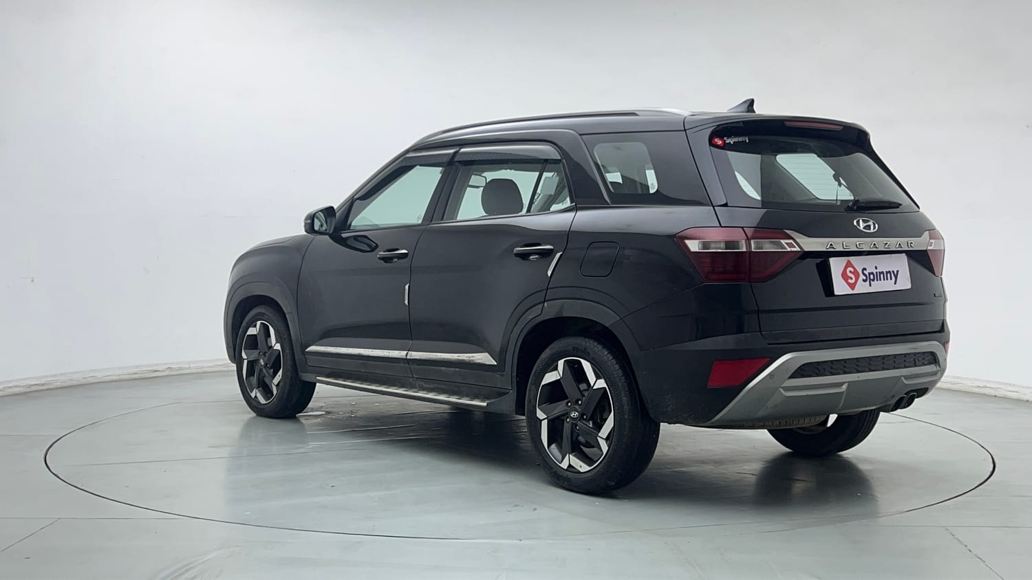 Used 2022 Hyundai Alcazar Signature (O) 6 STR 1.5 Diesel AT Diesel Automatic exterior LEFT REAR CORNER VIEW