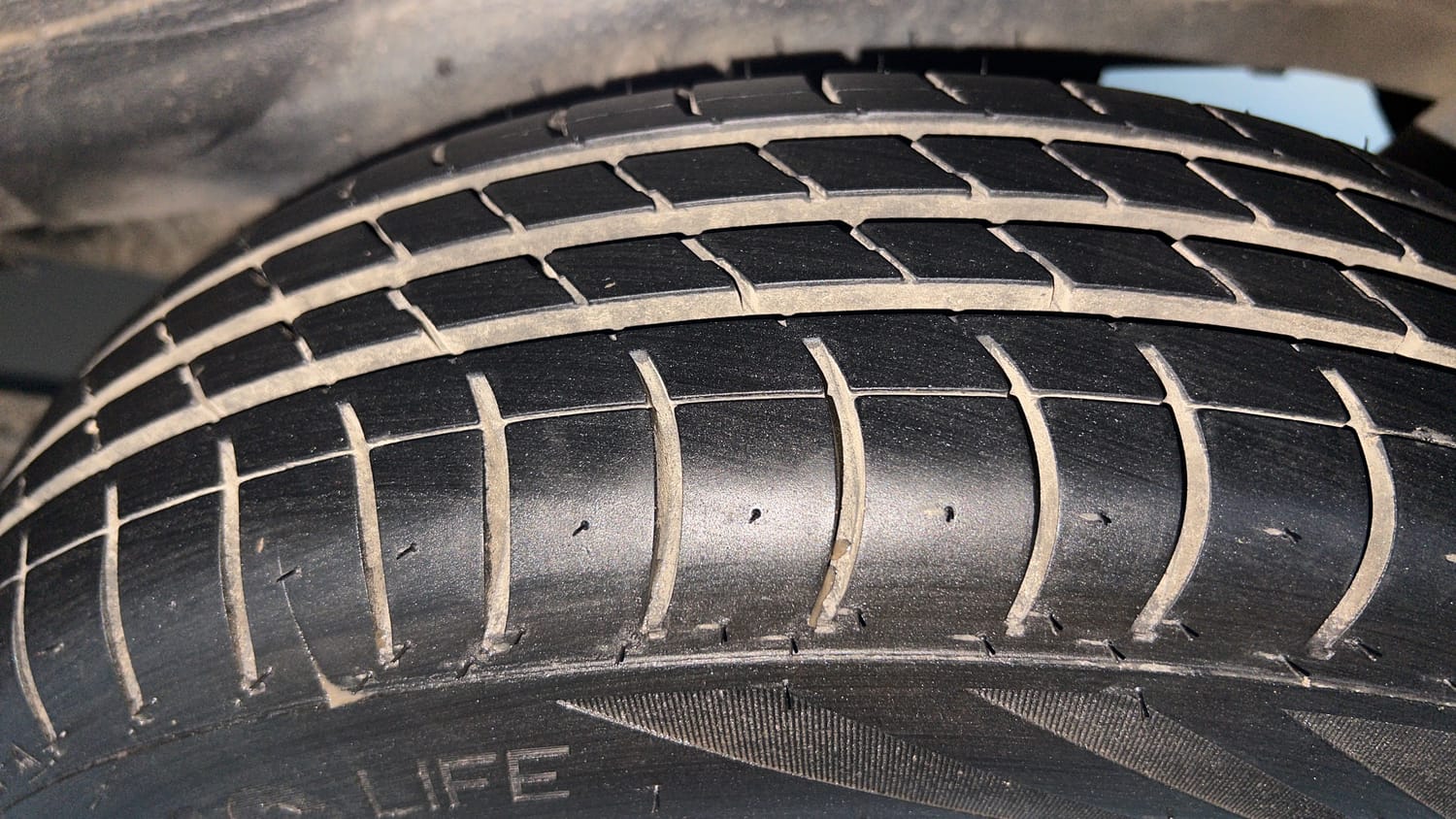 Used 2015 Maruti Suzuki Wagon R LXI CNG Cng Manual tyres LEFT REAR TYRE TREAD VIEW