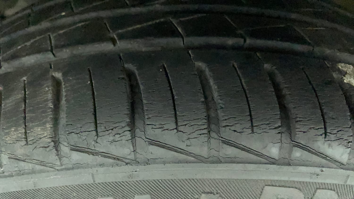 Used 2020 Hyundai Grand i10 Nios Sportz AMT 1.2 Kappa VTVT Petrol Automatic tyres LEFT FRONT TYRE TREAD VIEW