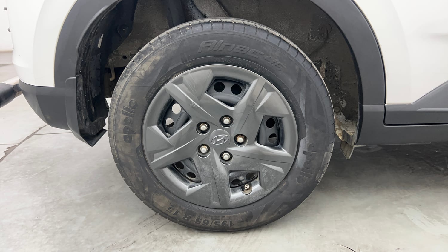 Used 2023 Hyundai Venue SX 1.2 Petrol Petrol Manual tyres RIGHT REAR TYRE RIM VIEW