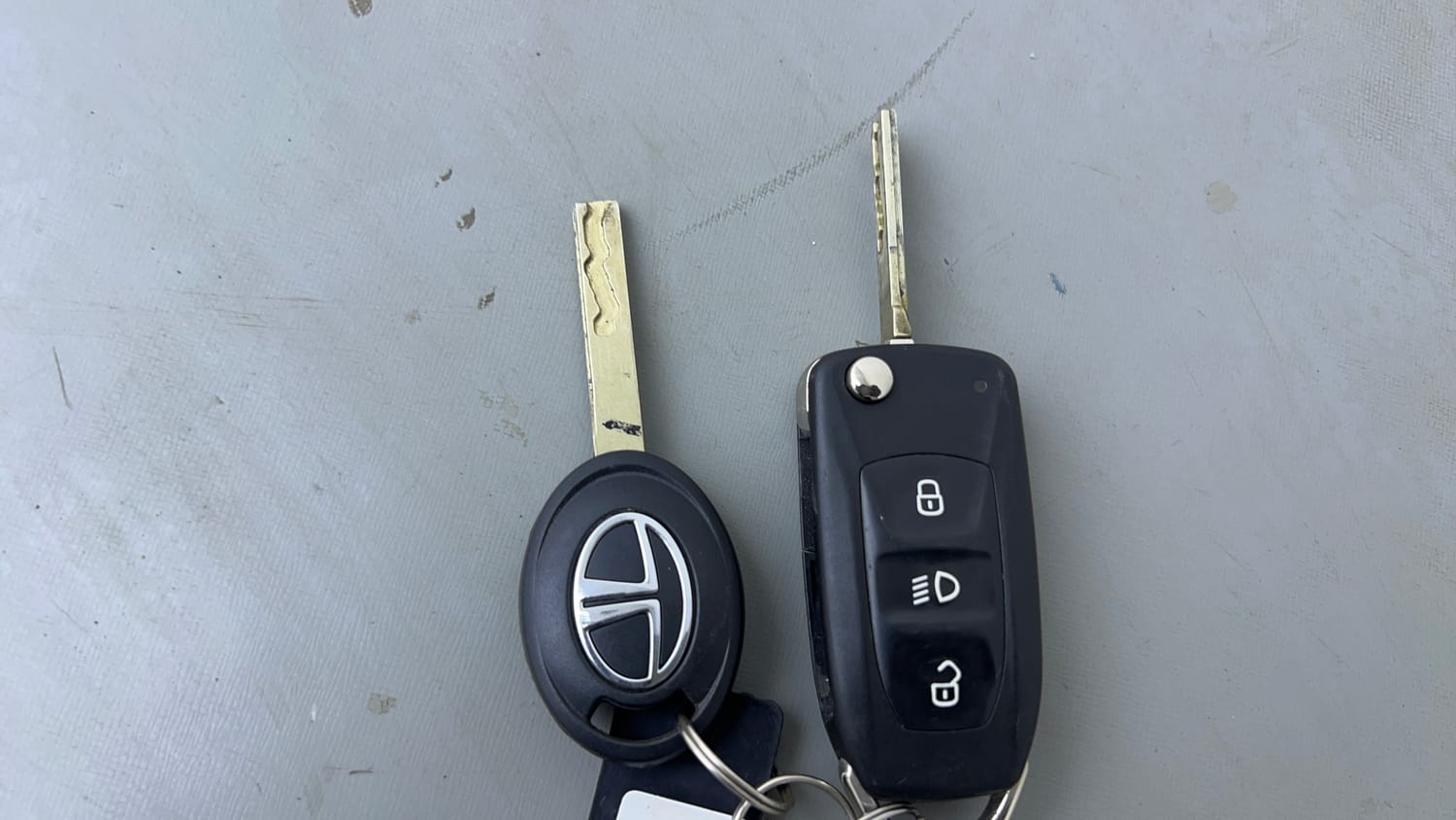 Used 2020 Tata Tiago XZA Plus Dual Tone Petrol Automatic extra CAR KEY VIEW