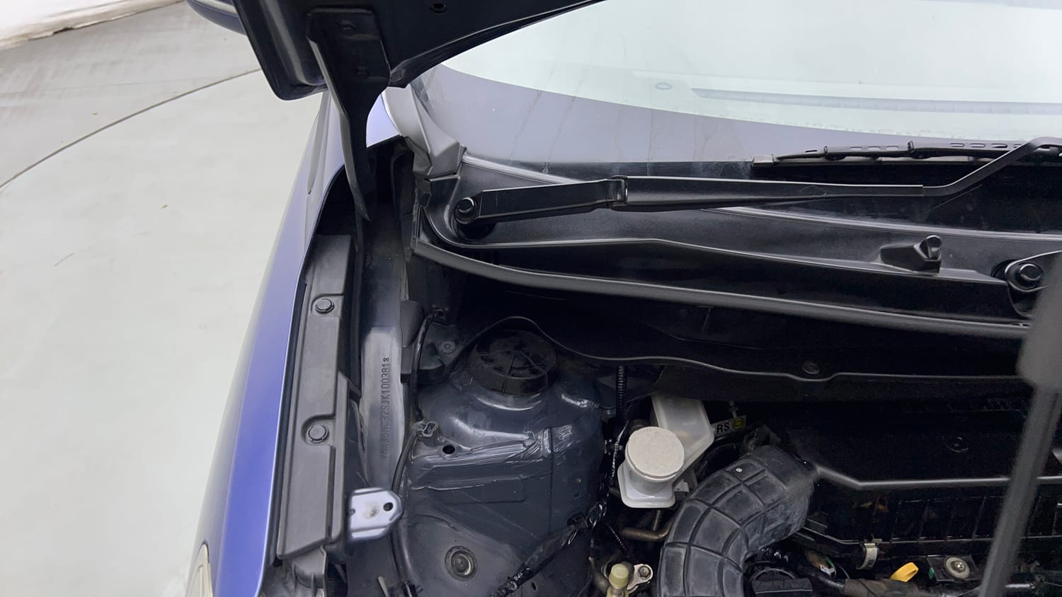 Used 2018 Maruti Suzuki New Ertiga ZXi AT Petrol Automatic engine ENGINE RIGHT SIDE HINGE & APRON VIEW