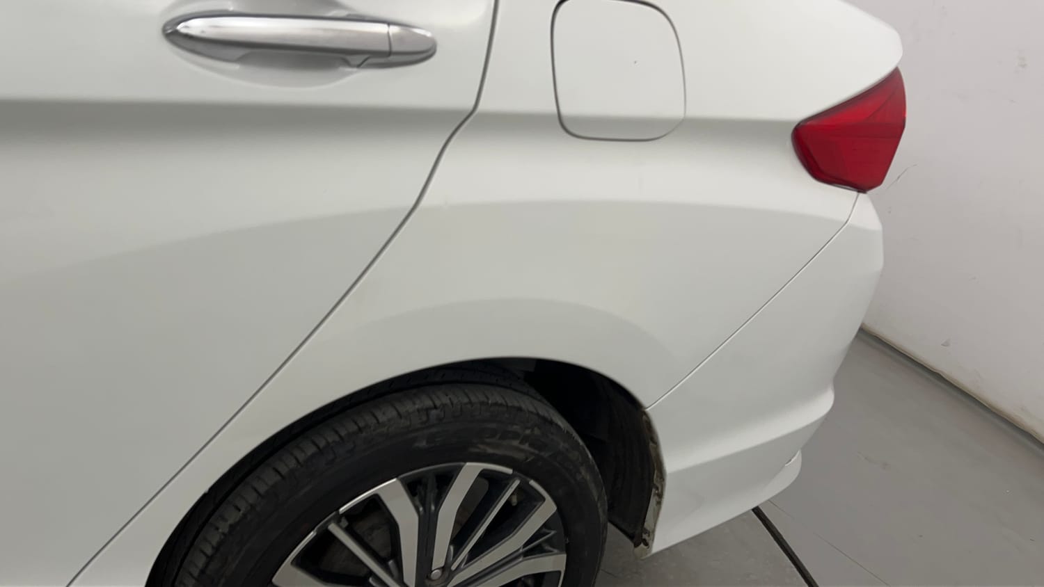 Used 2018 Honda City VX Petrol Petrol Manual dents MINOR DENT