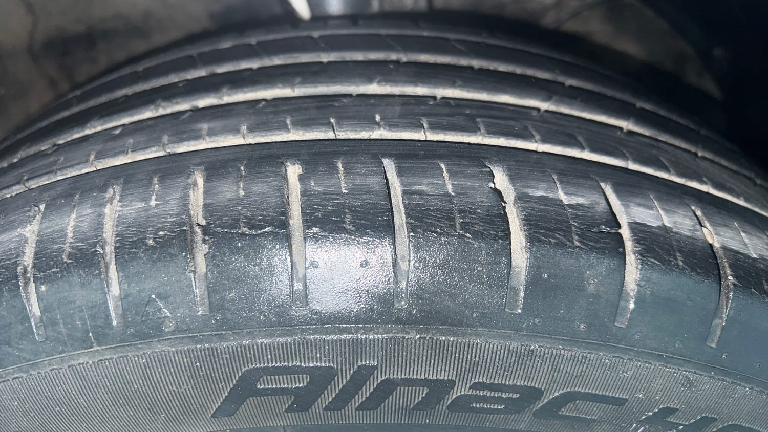 Used 2018 Maruti Suzuki Baleno Zeta 1.2 Petrol Manual tyres RIGHT FRONT TYRE TREAD VIEW