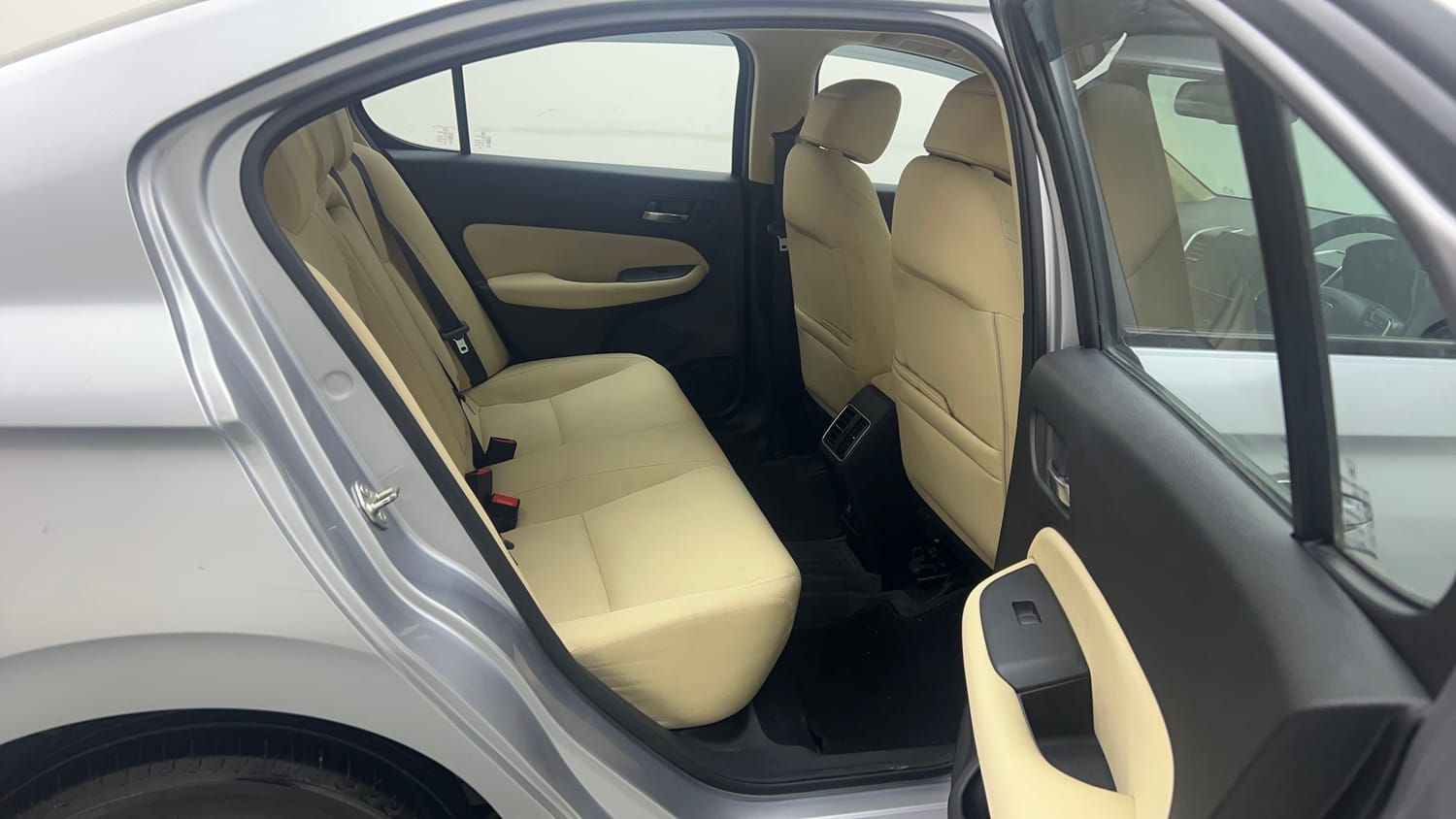 Used 2022 Honda City VX CVT Petrol Petrol Automatic interior RIGHT SIDE REAR DOOR CABIN VIEW