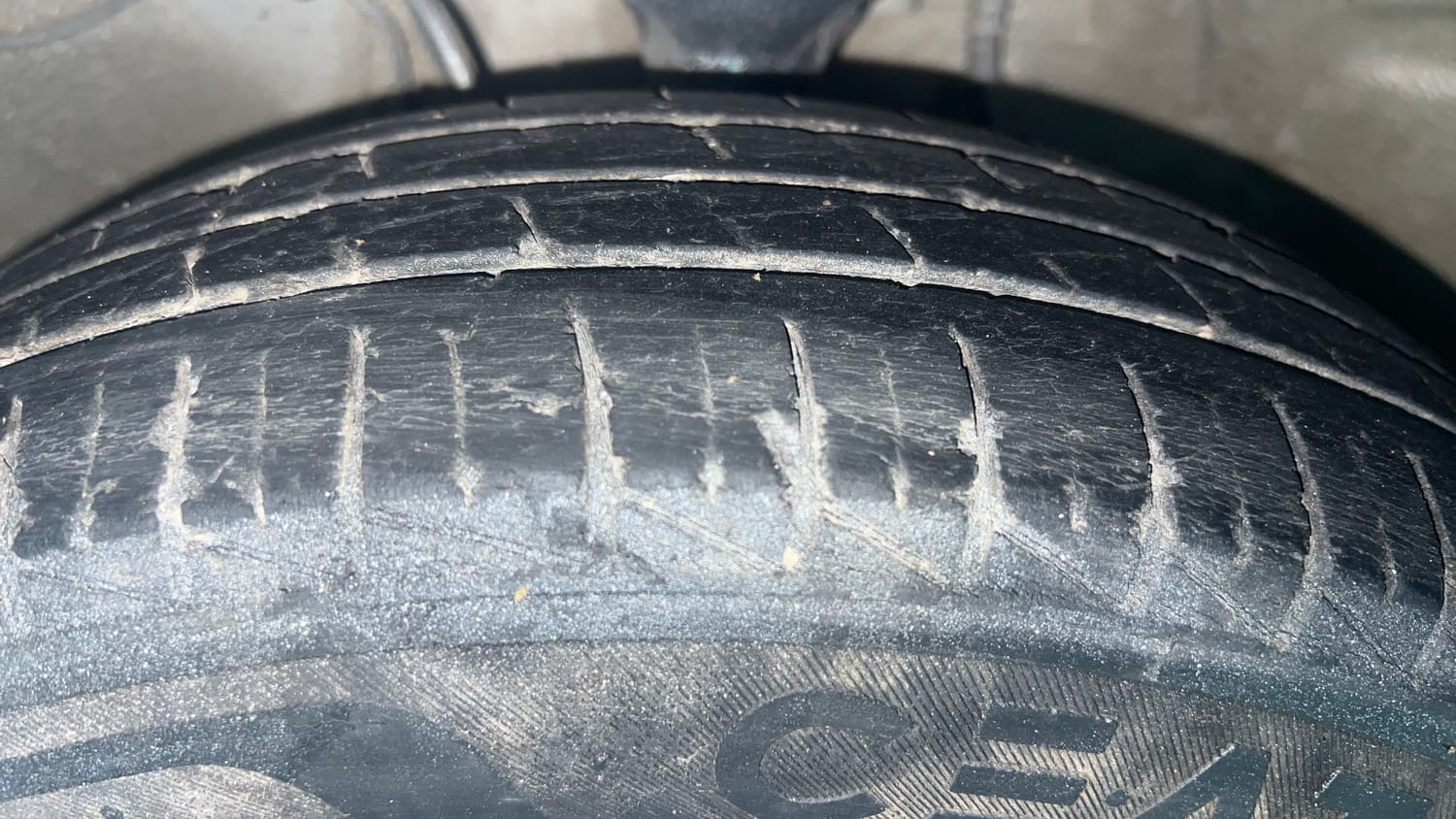 Used 2021 Maruti Suzuki Alto 800 VXi Petrol Manual tyres LEFT FRONT TYRE TREAD VIEW