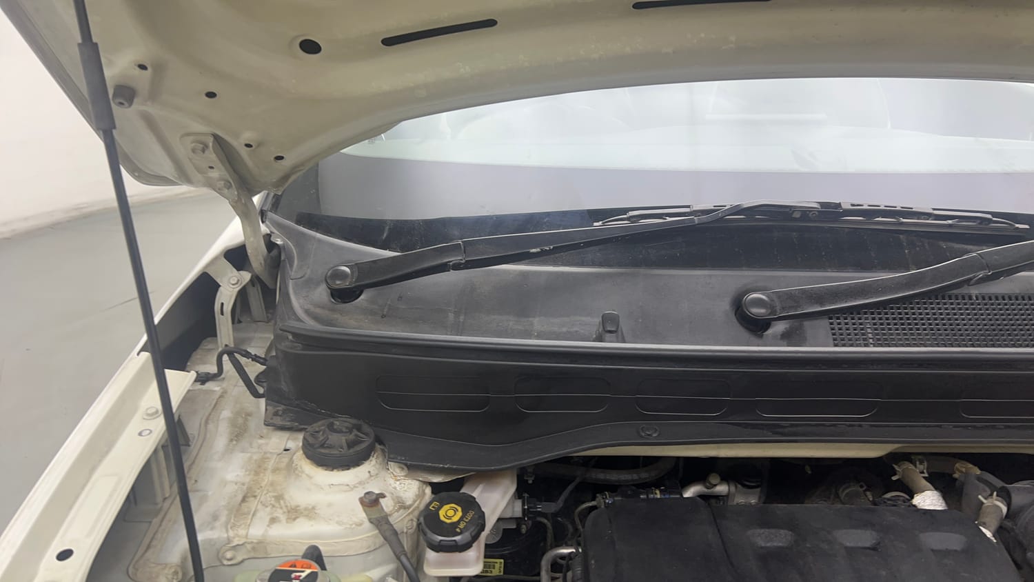 Used 2020 hyundai Venue SX 1.0 Turbo Petrol Petrol Manual engine ENGINE RIGHT SIDE HINGE & APRON VIEW