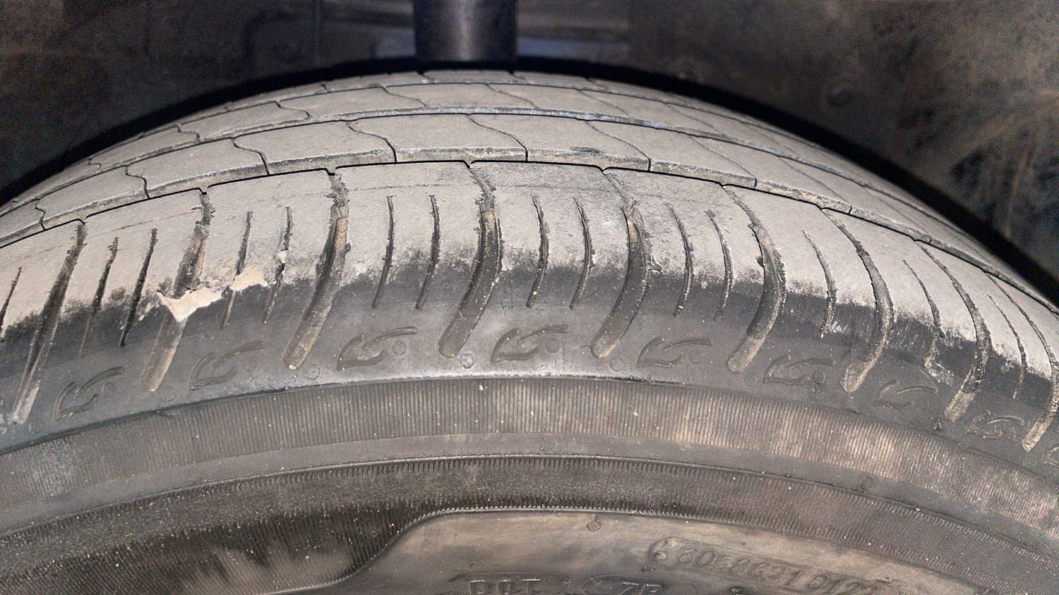 Used 2016 Ford Figo Titanium 1.2 Ti-VCT Petrol Manual tyres RIGHT FRONT TYRE TREAD VIEW
