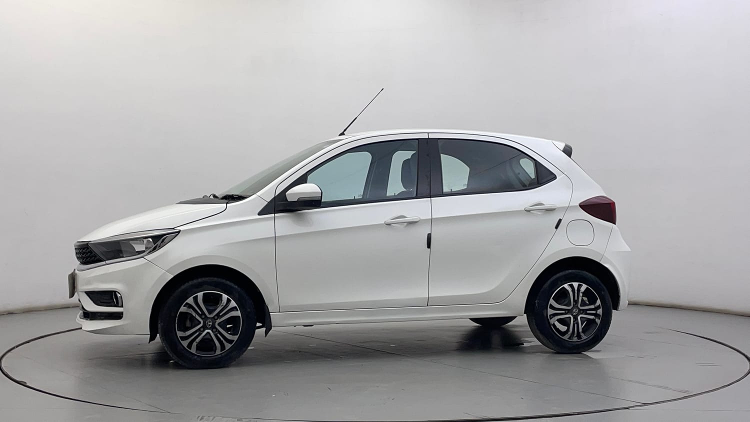 Used 2020 Tata Tiago XZA Petrol Automatic exterior LEFT SIDE VIEW