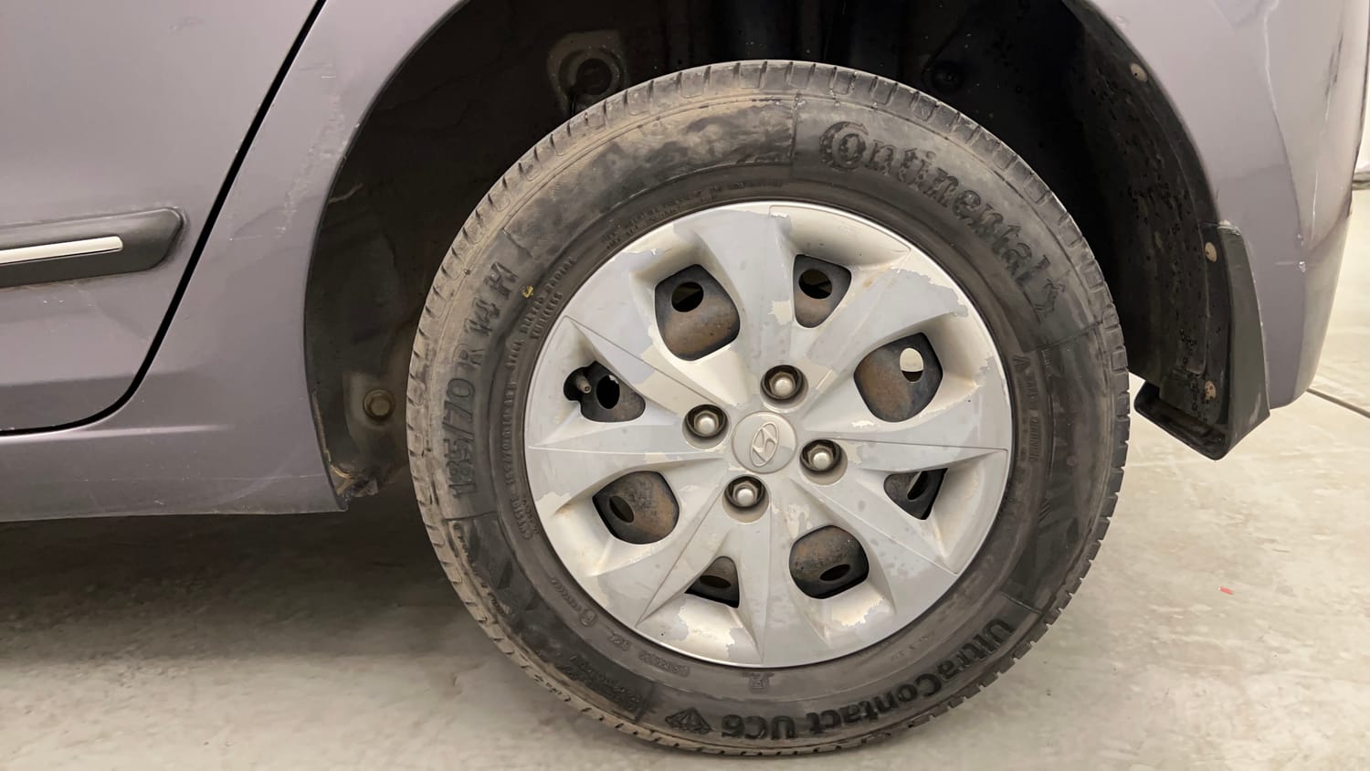 Used 2017 Hyundai Elite i20 Sportz 1.2 Petrol Manual tyres LEFT REAR TYRE RIM VIEW