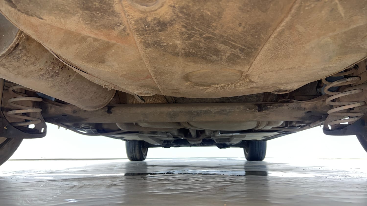 Used 2016 Volkswagen Vento Highline Petrol AT Petrol Automatic extra REAR UNDERBODY VIEW (TAKEN FROM REAR)