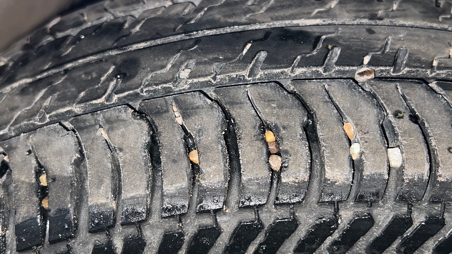 Used 2014 Maruti Suzuki Alto K10 VXi AMT Petrol Automatic tyres RIGHT FRONT TYRE TREAD VIEW