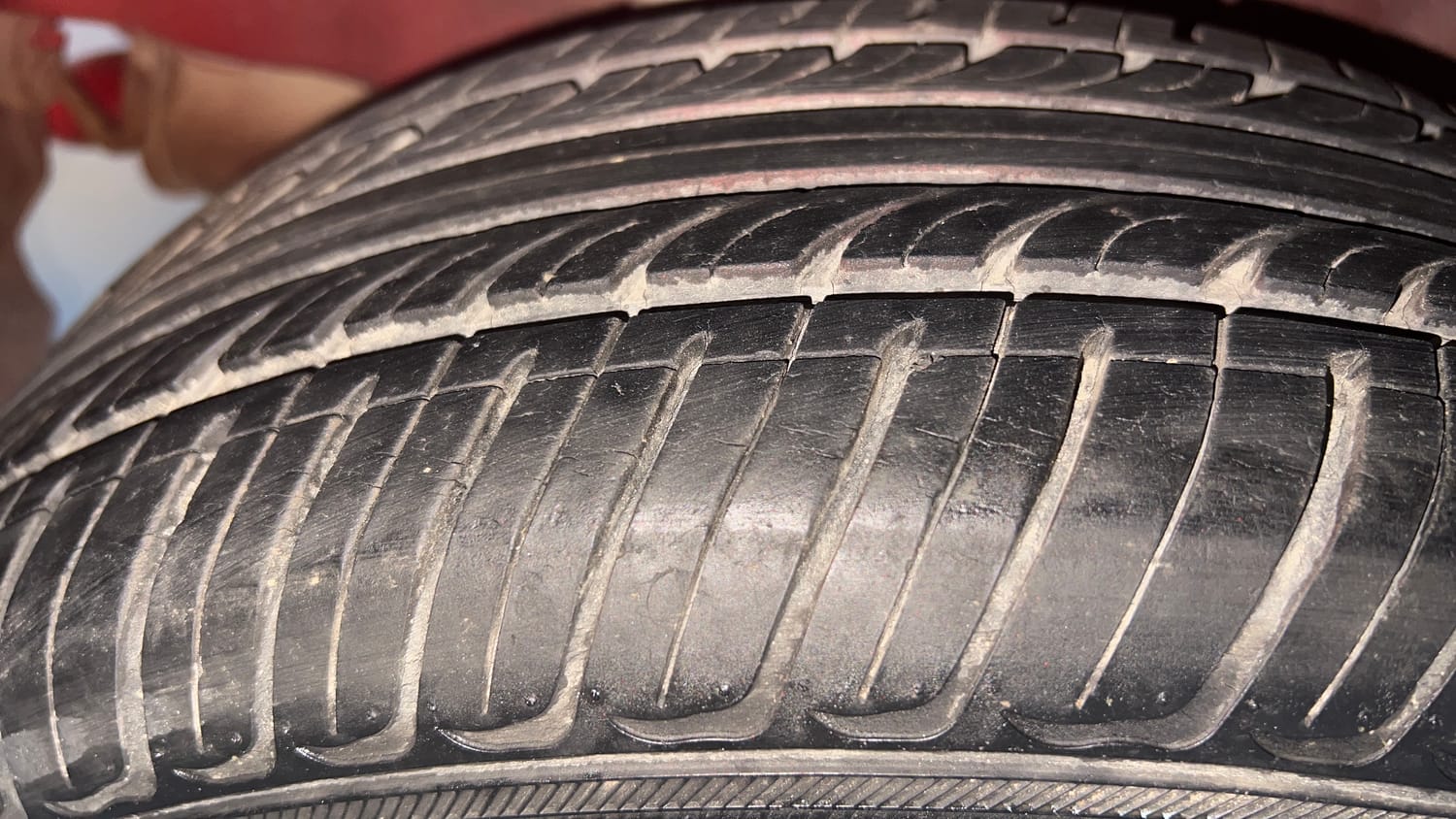 Used 2013 Honda Brio S MT Petrol Manual tyres RIGHT REAR TYRE TREAD VIEW