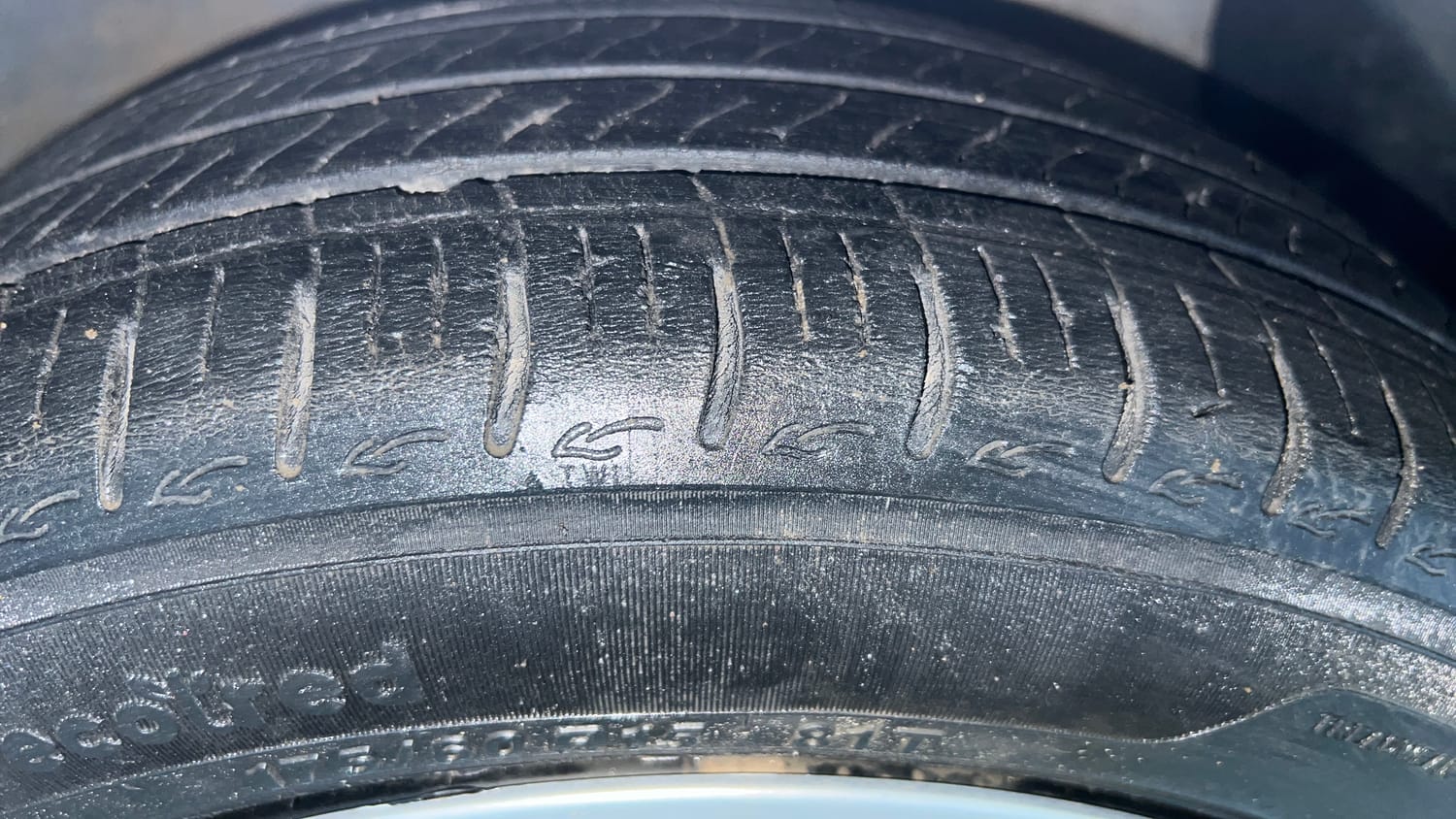 Used 2023 Hyundai Grand i10 Nios Sportz 1.2 Kappa CNG Cng Manual tyres RIGHT FRONT TYRE TREAD VIEW