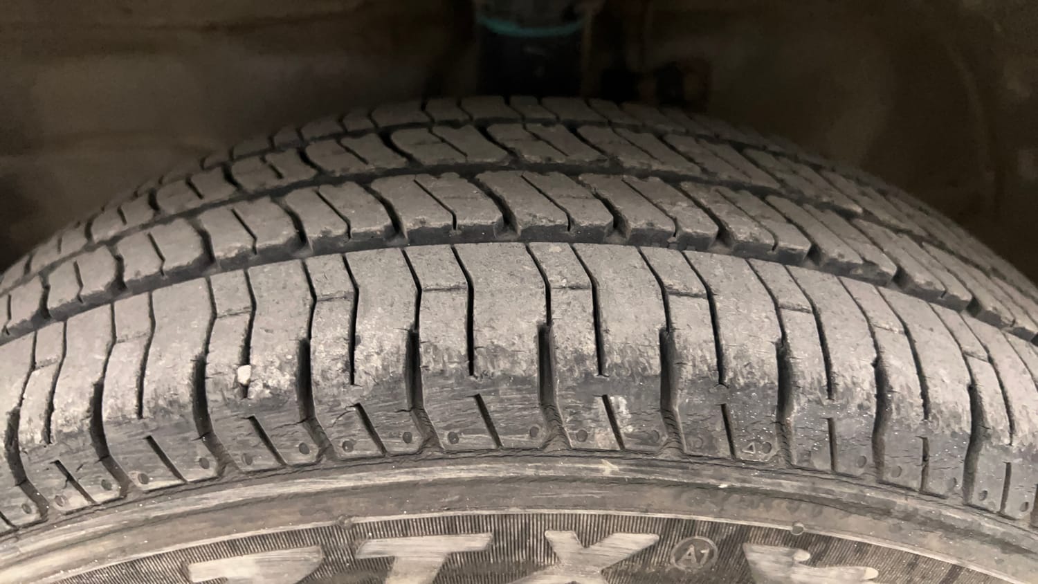 Used 2014 Maruti Suzuki Wagon R LXI CNG Cng Manual tyres LEFT FRONT TYRE TREAD VIEW