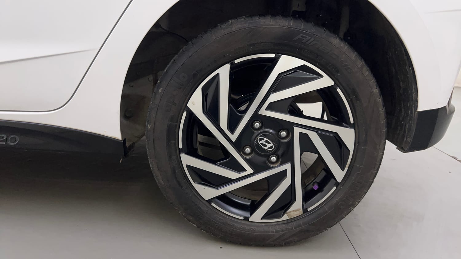 Used 2025 Hyundai New i20 Asta (O) 1.2 IVT Petrol Automatic tyres LEFT REAR TYRE RIM VIEW