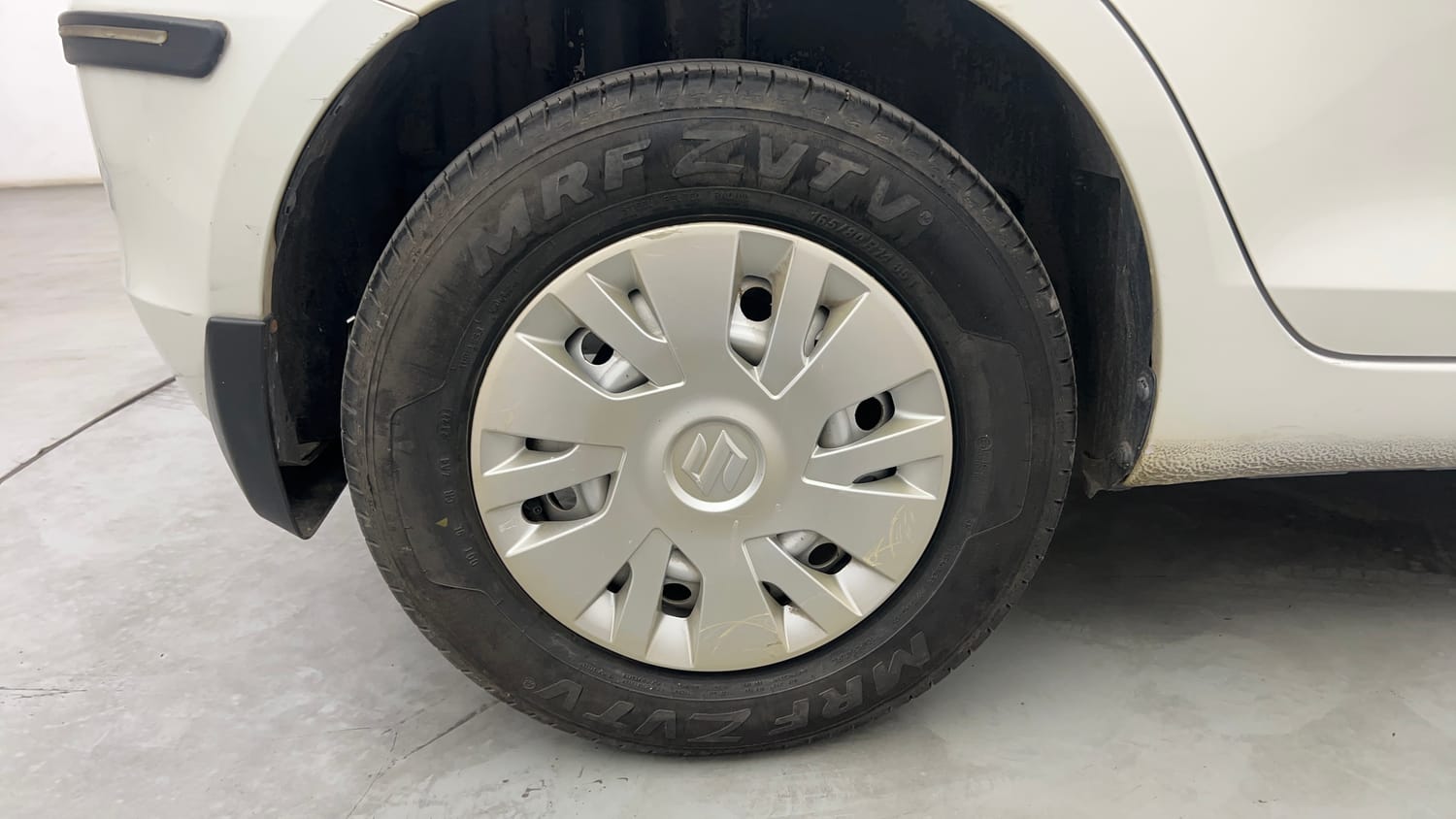 Used 2012 Maruti Suzuki Swift LXi Petrol Manual tyres RIGHT REAR TYRE RIM VIEW